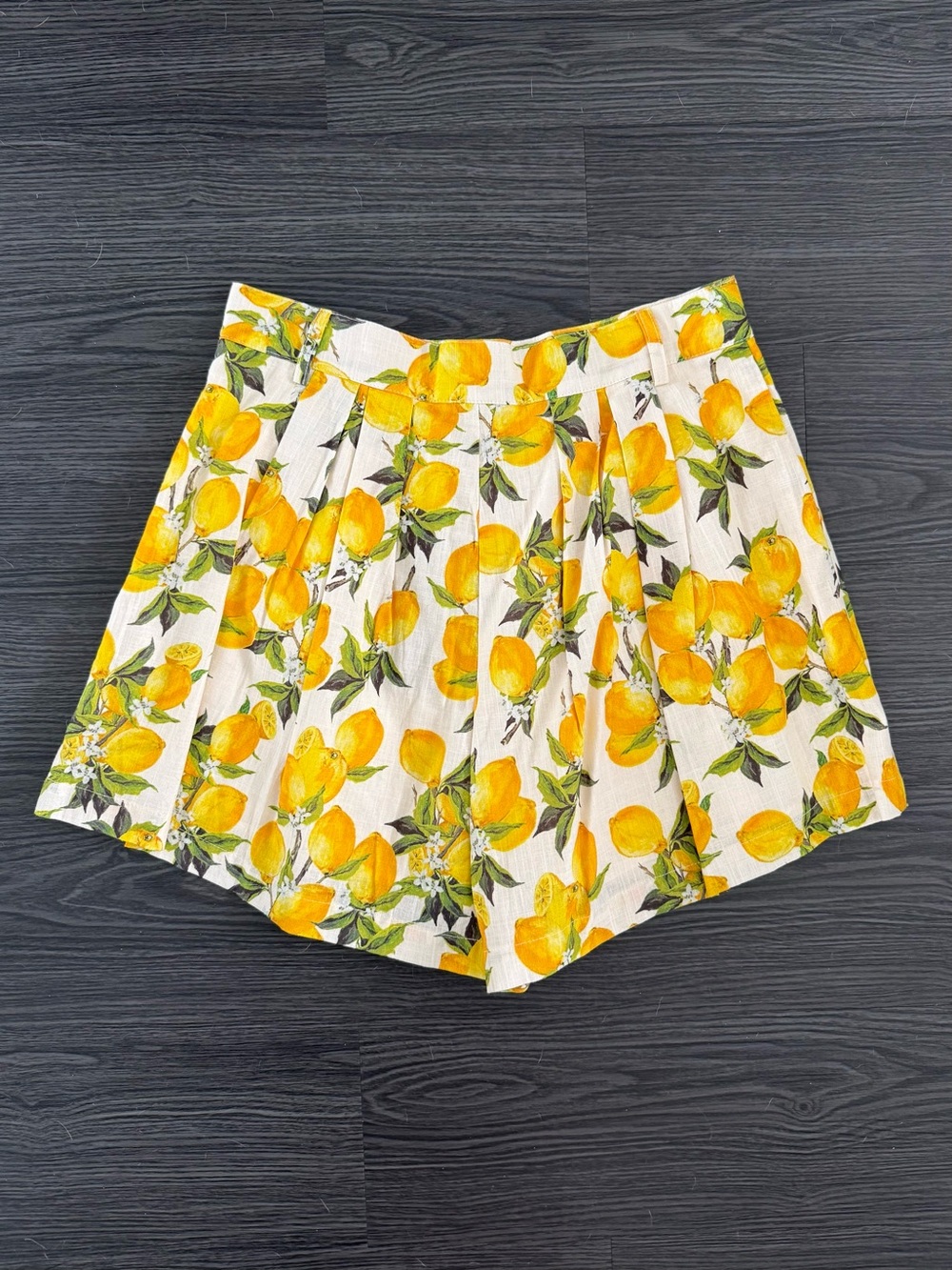 En Saison Pleated Shorts - Picture 5 of 8